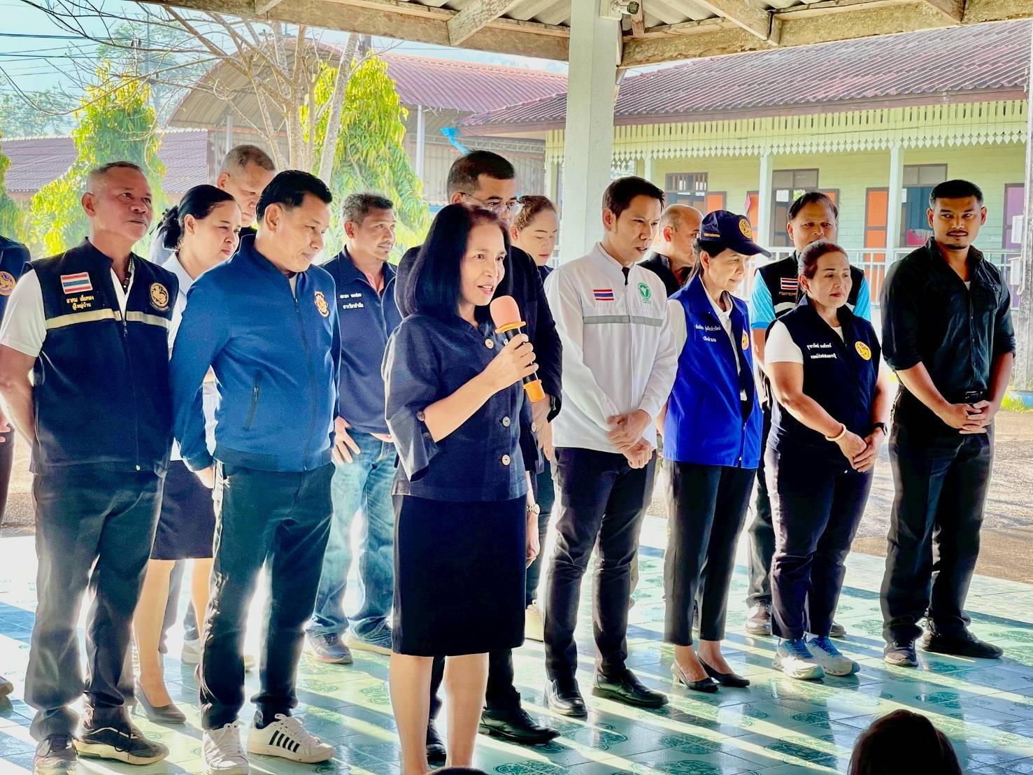 พช.ศรีบรรพต ร่วมกิจกรรม "ทีมศรีบรรพตพบนักเรียนหน้าเสาธง"โรงเรียนบ้านใสประดู่