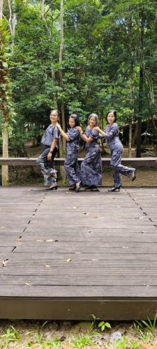 อำเภอศรีบรรพต ขอเชิญชวนร่วมสืบสานและภาคภูมิใจในอัตลักษณ์ท้องถิ่น ผ้าไทย "ลายพัทลุงซินโดรม" เสน่ห์ลายผ้าพัทลุง สู่แฟชั่นที่ใส่ได้ทุกวัน